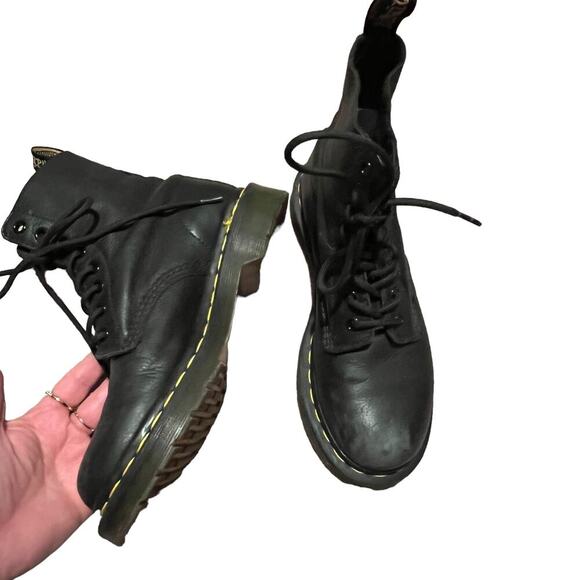 Dr. Martens Women's 1460 Pascal 8 Eye Lace Up Leather Boots Black SZ 6 - Picture 1 of 9